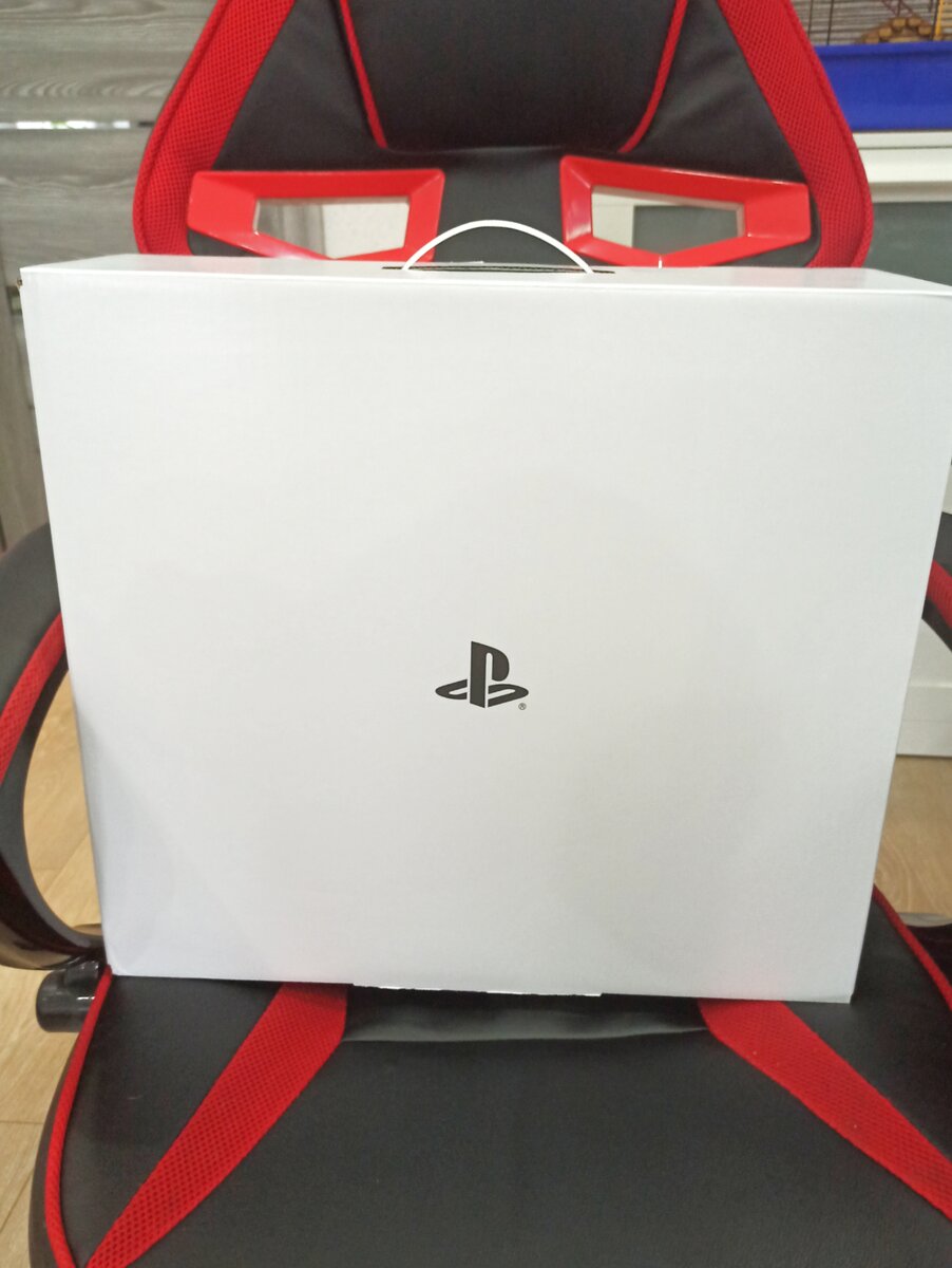 Вторая коробка PS5. Фото автора.