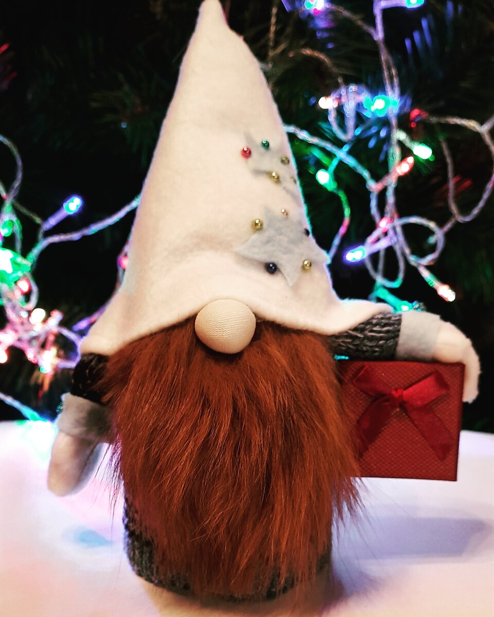 От скуки на карантине начала делать новогодних гномов)