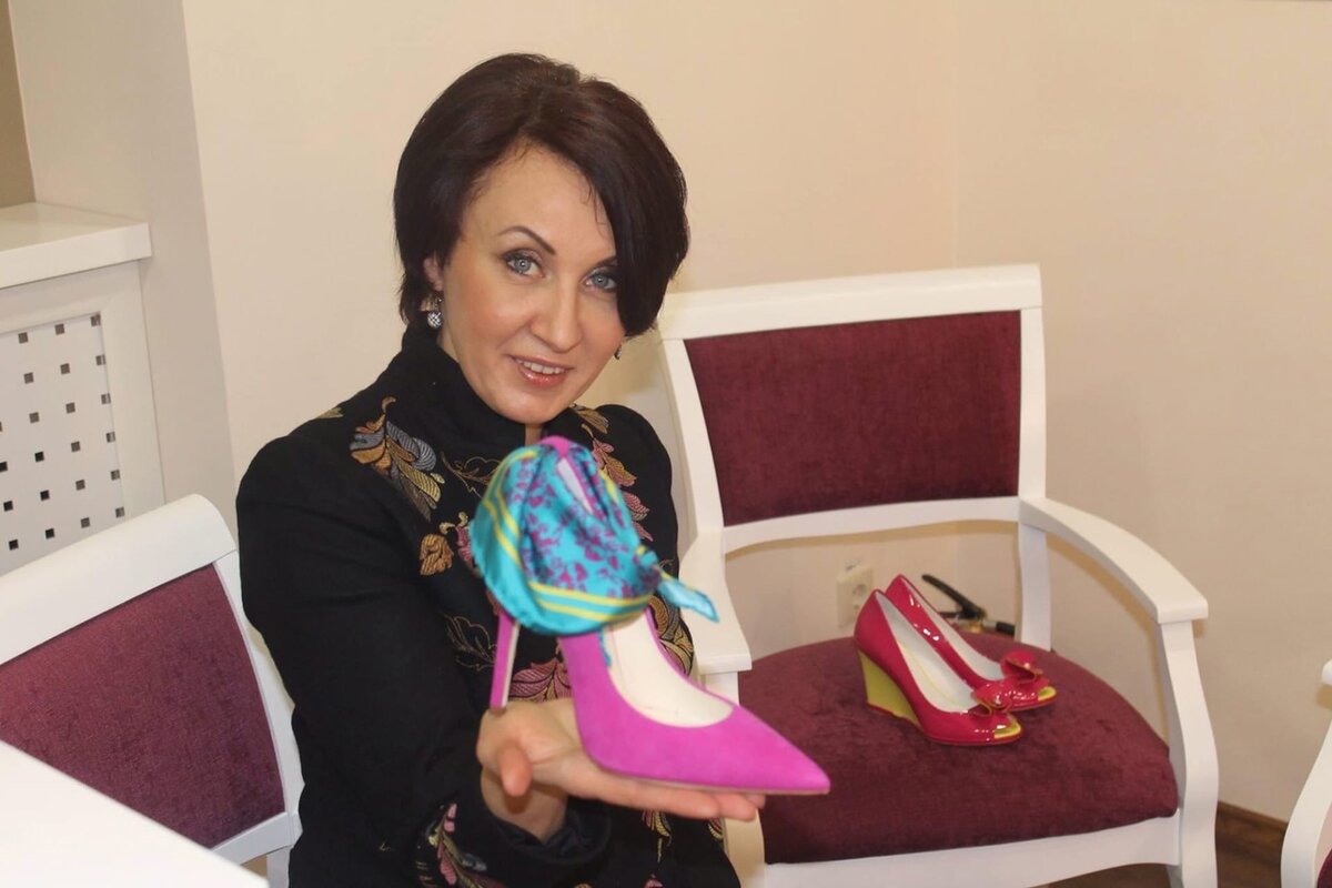 Лиза Питеркина - писатель, популяризатор психологии, теле - и радиоведущая, автор более 10 книг об отношениях мужчин и женщин