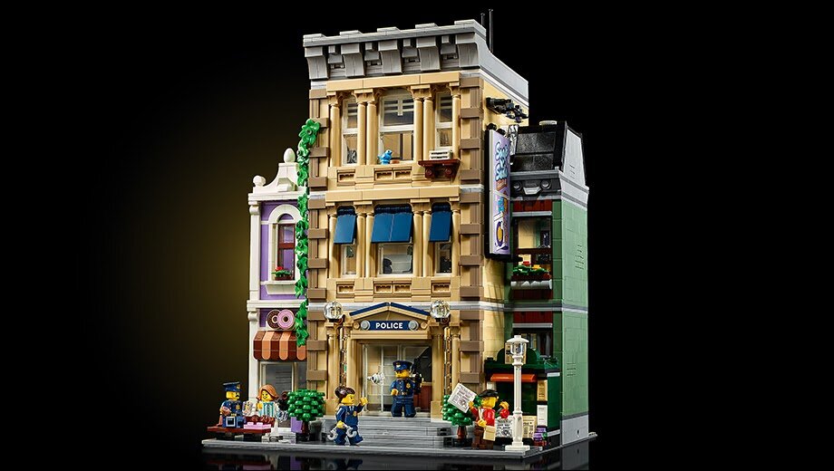 Creator 10278. Полицейский участок