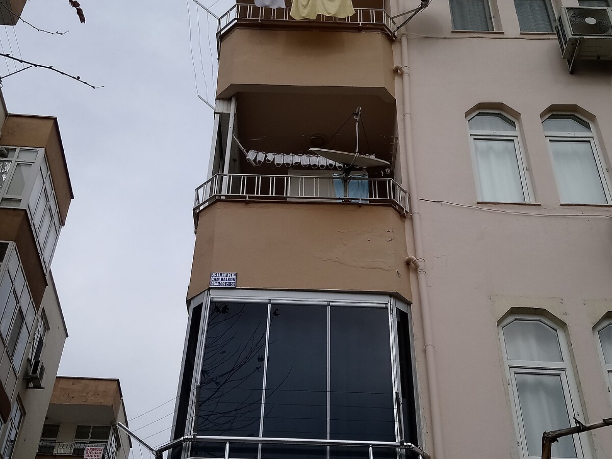 Экономные турецкие хозяйки стирают одноразовые маски