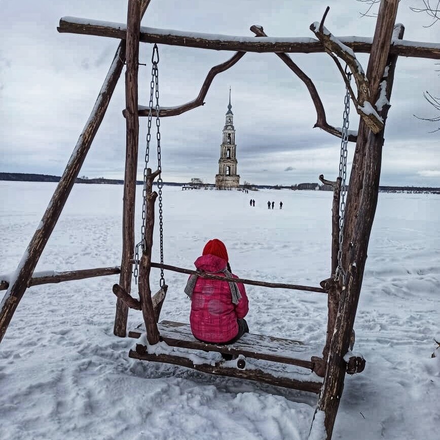 Вид на колокольню в Калязине.