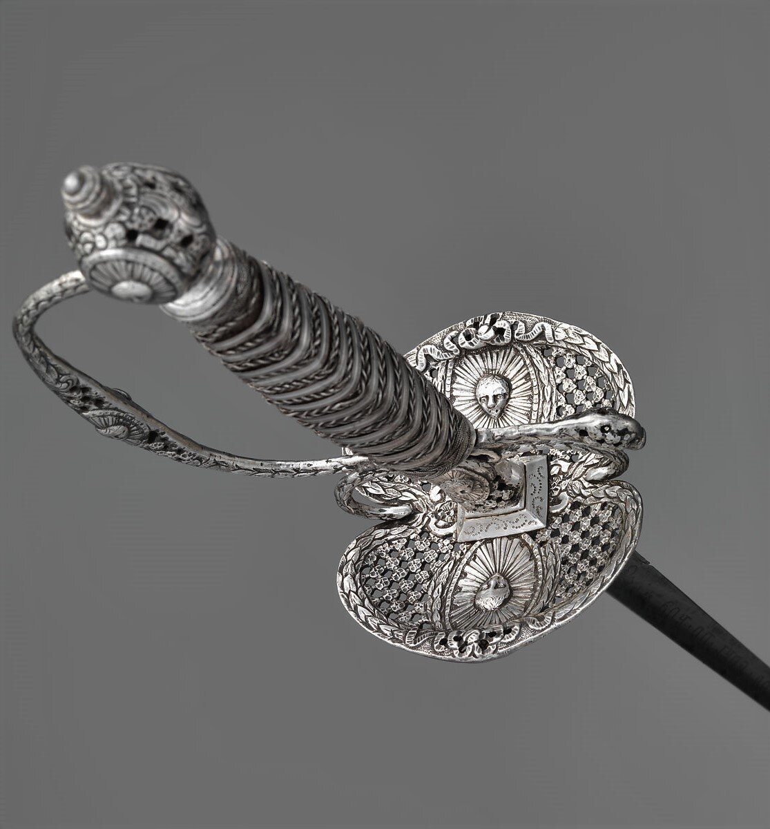 Эфес камзольной шпаги офицера Гвардейского корпуса Франции.