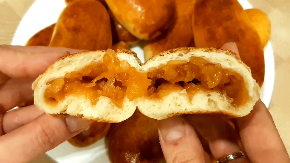 Пирожки с яблочной начинкой