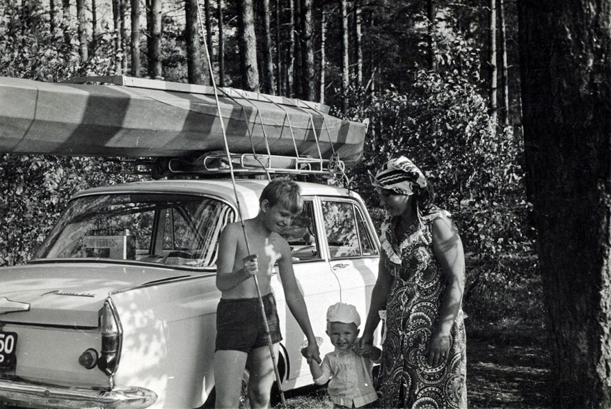 Отдых на природе. Фото взято из открытых источников: soviet-postcards.com