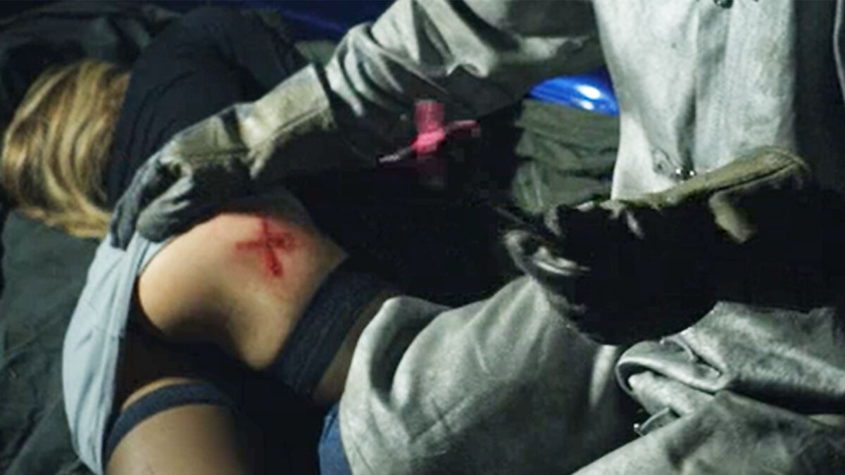 Кадр из фильма "Юлия Х". Клеймение каленым железом.