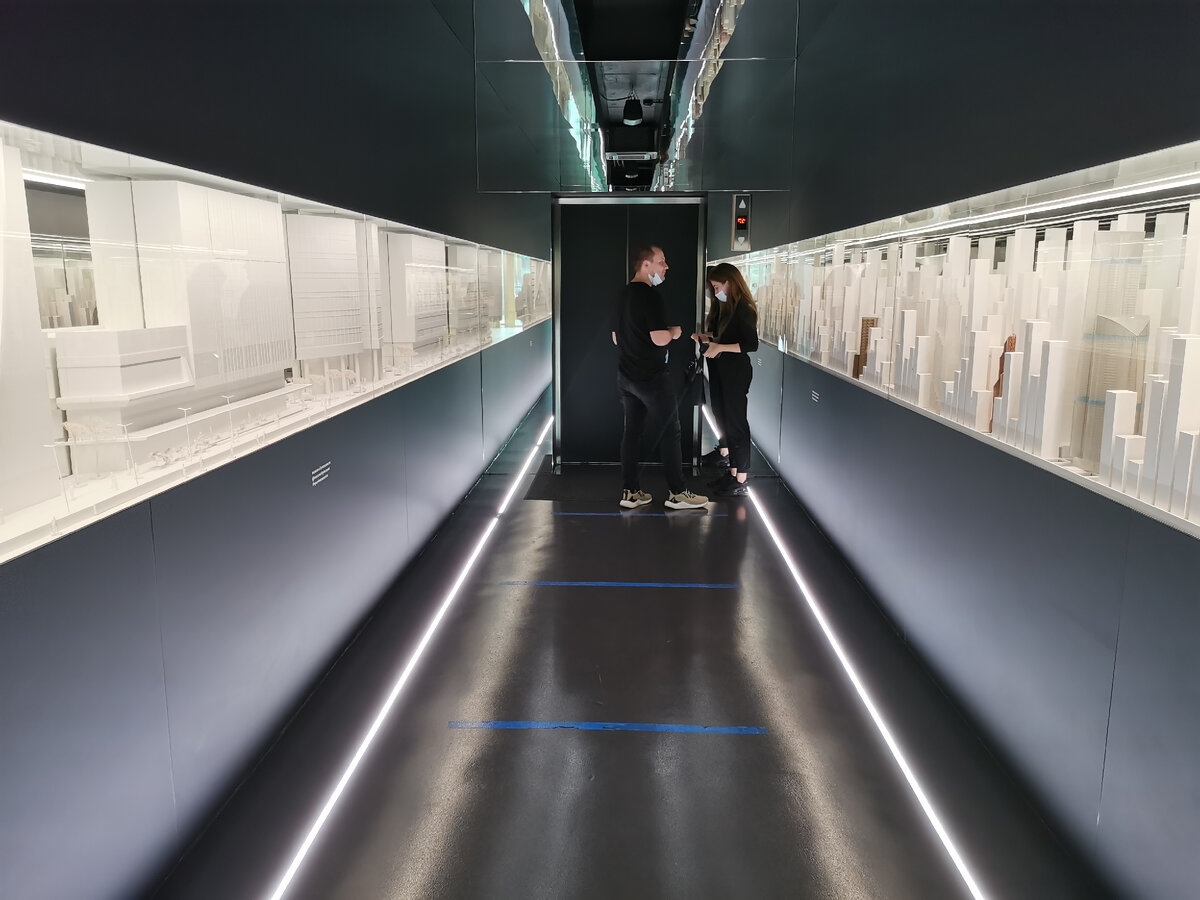 Ожидание лифта - самая утомительная часть посещения музея