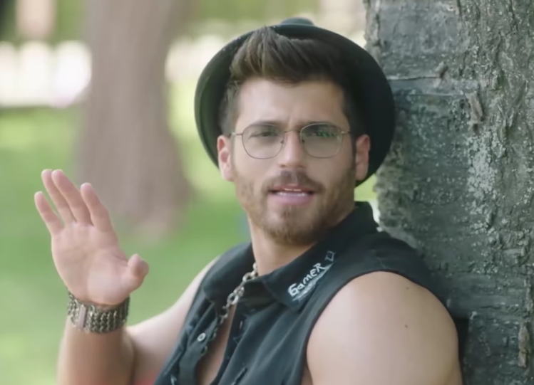 Кадр из сериала "Мистер ошибка"