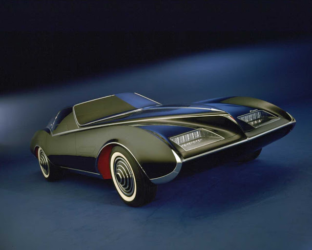  Pontiac Phantom 1977 года, последний автомобиль, созданный Биллом Митчеллом, одним из самых известных дизайнеров автомобильной индустрии.