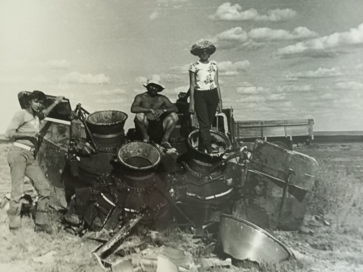 Геологи  в  маршруте. Бетпак-Дала