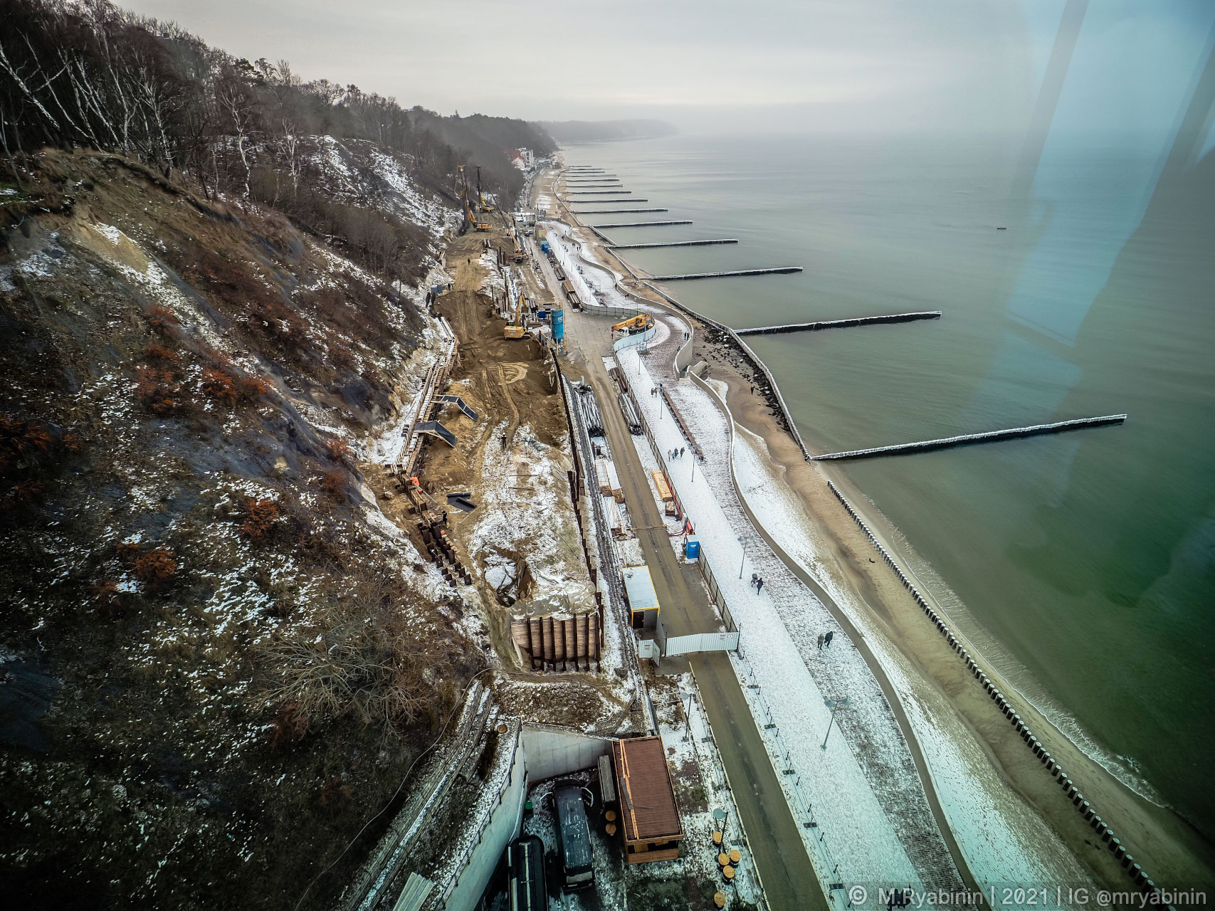 Лифт к морю в Светлогорске. Красив снаружи и уродлив внутри4