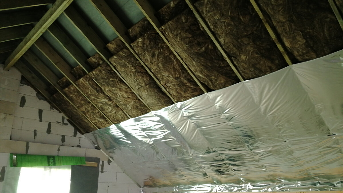 Процесс монтажа теплоизоляции изнутри 