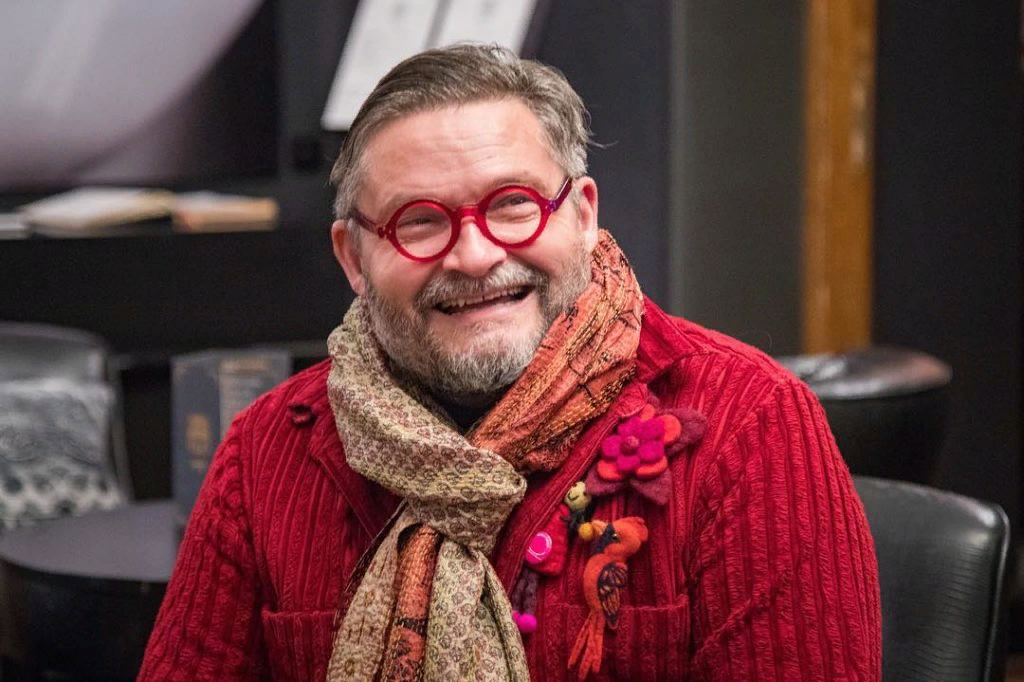 Телеведущий уехал во Францию