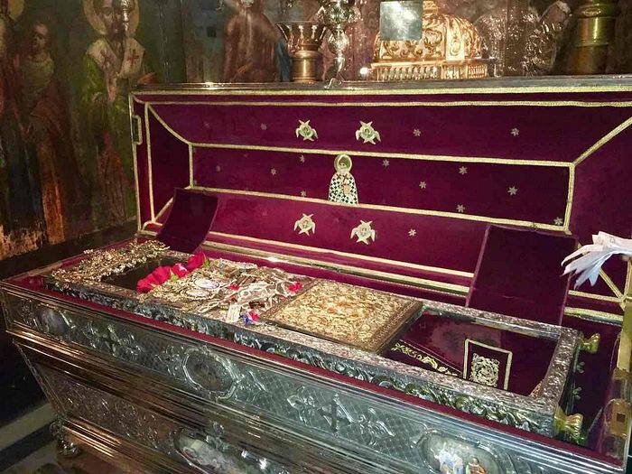 Рака с мощами святителя Спиридона на острове Корфу (Керкира) в Греции.