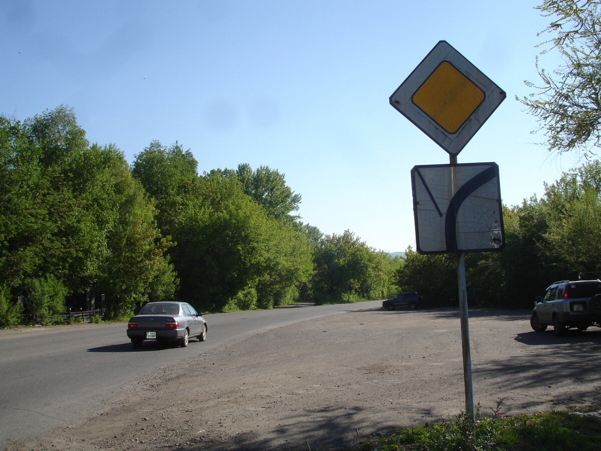 Главная дорога 08.06 2024. Много знаков Главная дорога.