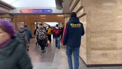 31.12.2022. Предновогодний серый Питер. Пешком от станции метро ...