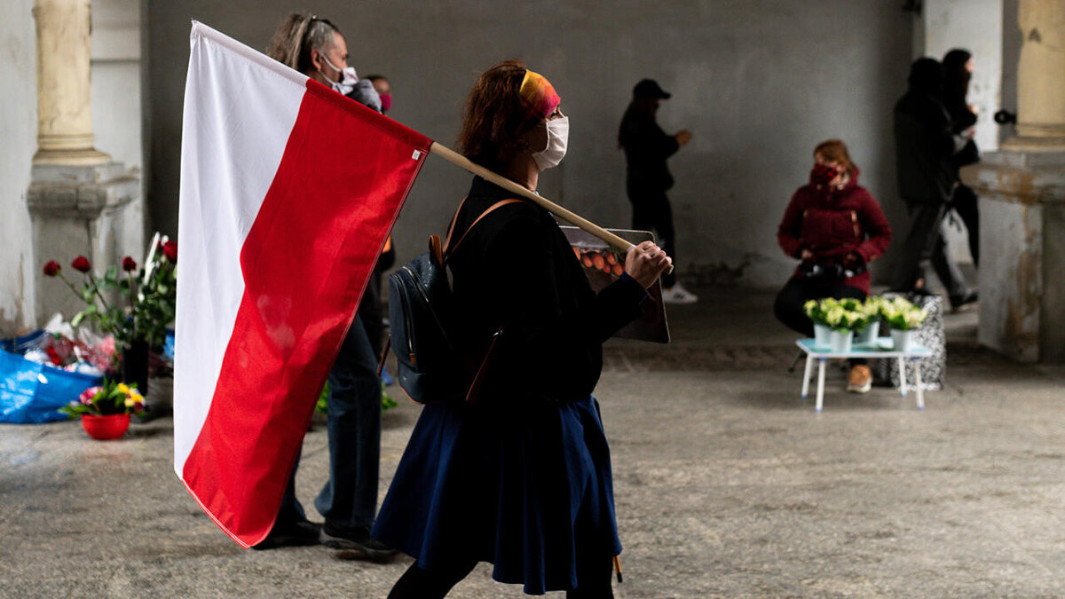  Это всё ещё "польска знамя".  фото: картинки  яндекса.