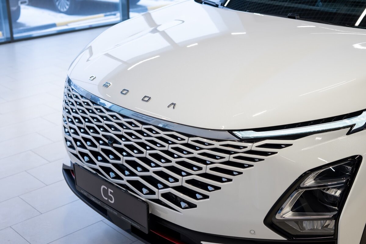 Бренд OMODA появился в России в октябре 2022 года под эгидой китайского автопроизводителя Chery. По примеру Exeed эти автомобили будут обслуживаться и продаваться в отдельной дилерской сети.