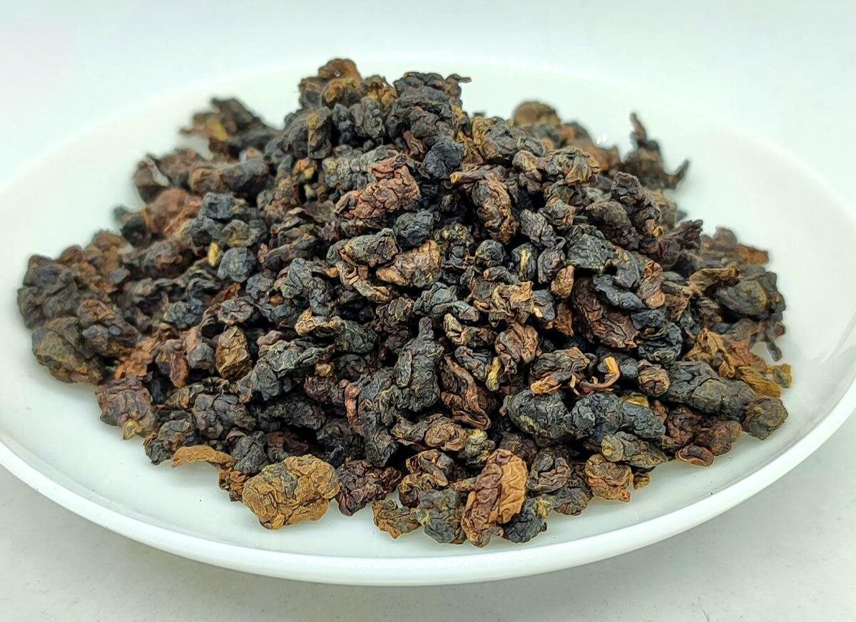 Некоторые исследования показывают, что регулярное употребление чая может снизить риск сердечных заболеваний за счет снижения уровня холестерина и кровяного давления.