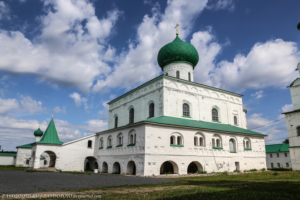 Сбербанк лодейное поле. Церковь Покрова Пресвятой Богородицы Александро Свирский. Храм Покрова Богородицы Александро Свирского монастыря.