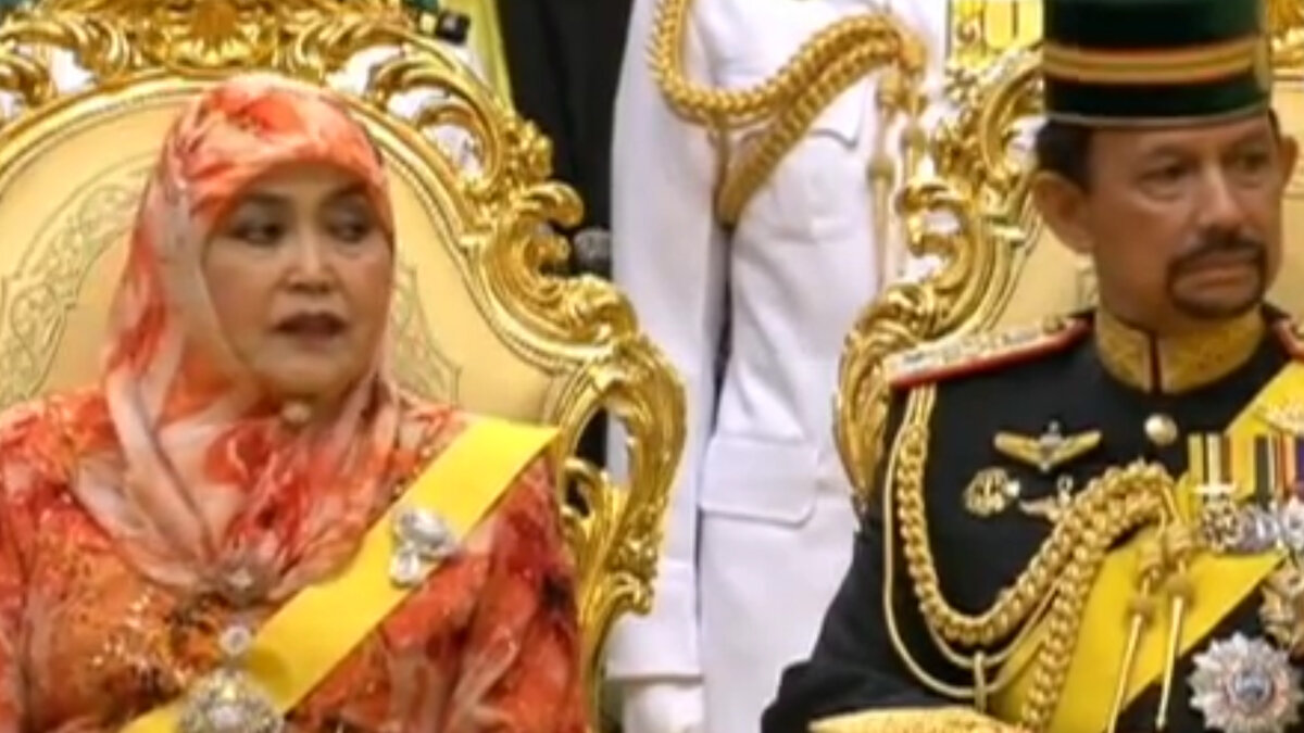     Слутанат Бруней—это настоящий афедрон мира, однако местный султан всепланетно знаменит, а кроме того—он еще и собственнолично представляет собою диковину: о людях так обычно не говорят, но...-2