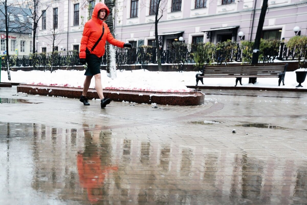Оттепель на улице. Фото дождь в Москве оттепель. Ожидается ли потепление в Москве. Необычайно тёплый февраль в Москве. Потепление в москве в декабре