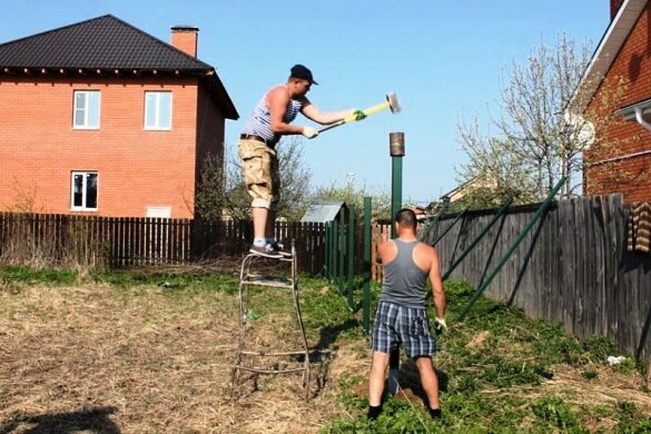 Установка столбов для забора