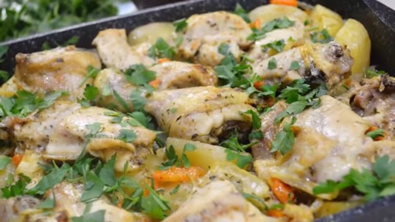 Курица с картошкой в духовке с майонезом - простой рецепт с пошаговыми фото