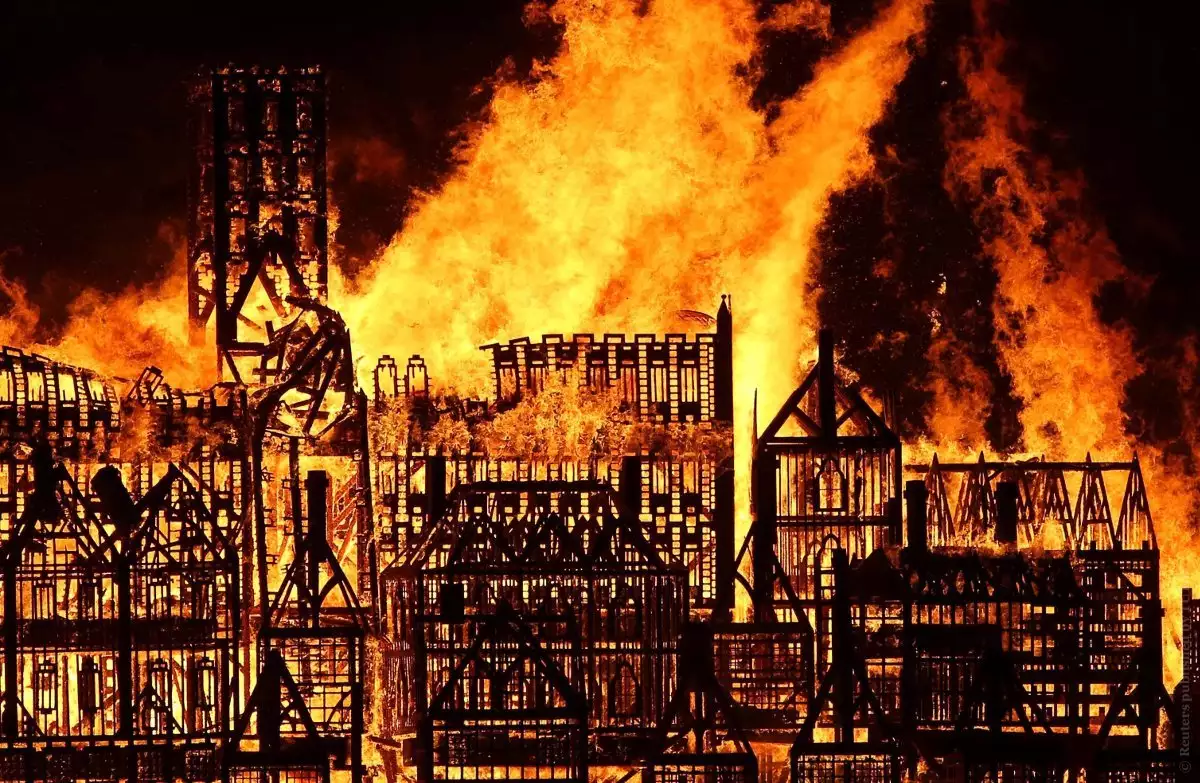 После великого пожара. Великий пожар в Лондоне в 1666. Великий Лондонский пожар 1666 года. Пожар в Лондоне 1666. Лондон после Великого пожара 1666 года.
