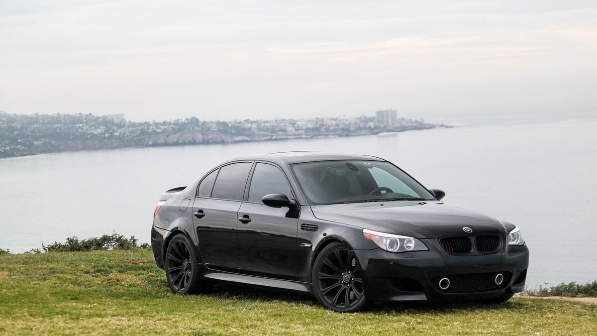 BMW M5 E60  V10  World of Cars  