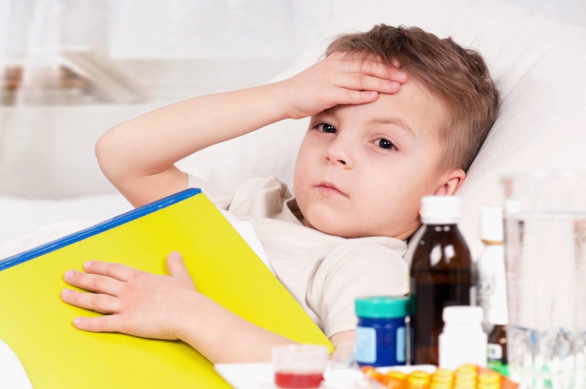 Как остановить рвоту у ребенка: врачи об опасности домашнего лечения