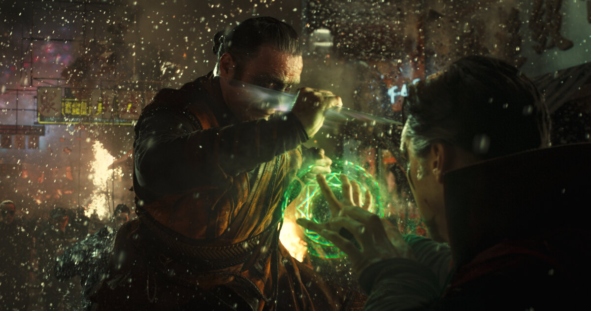 Кадр из фильма "Доктор Стрэндж" с сайта kg-portal.ru