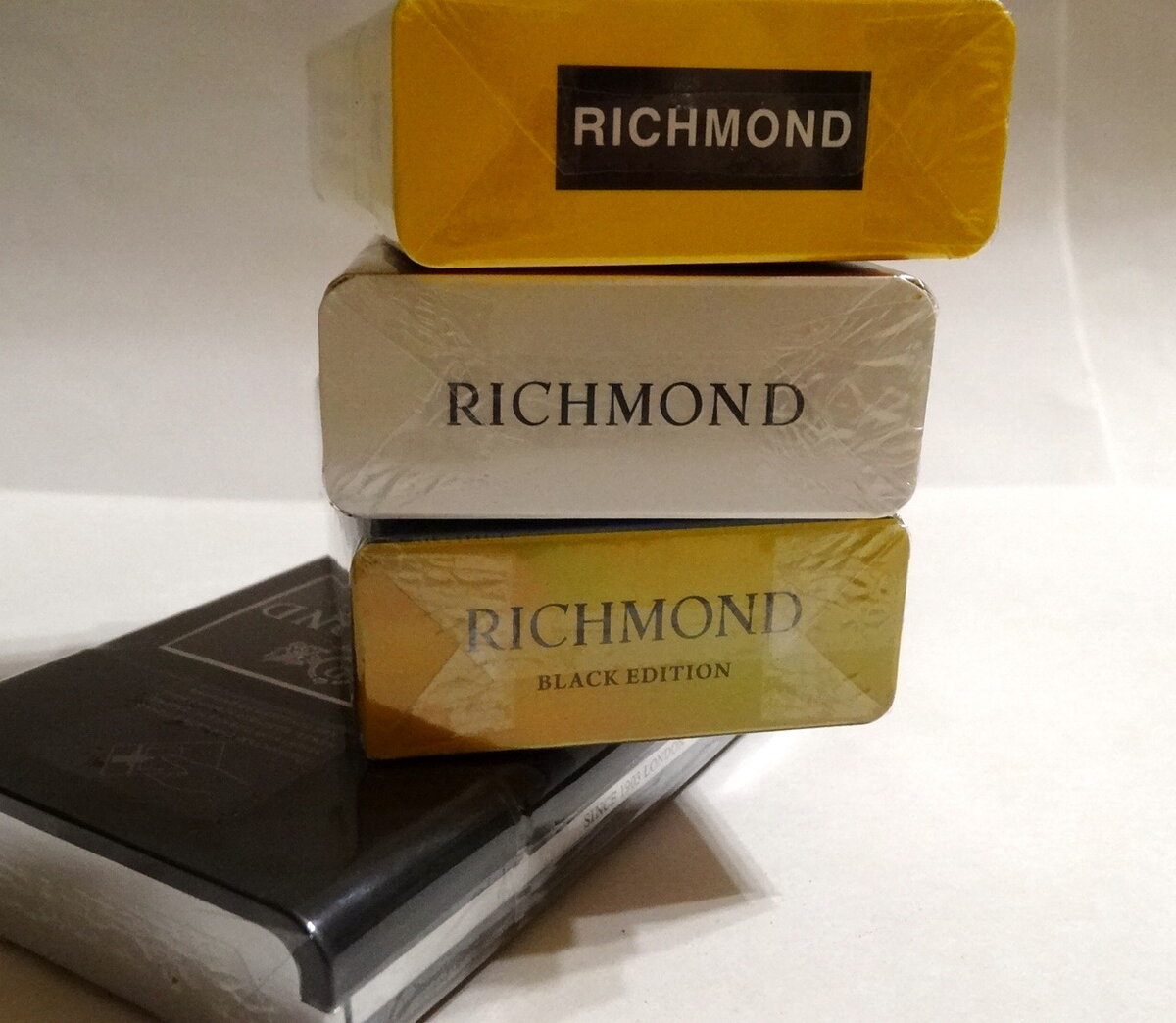 Ричмонд сигареты. Сигареты Richmond Gold Edition. Ричмонд Блэк эдишн черри. Сигареты Ричмонд желтая пачка. Richmond желтый.