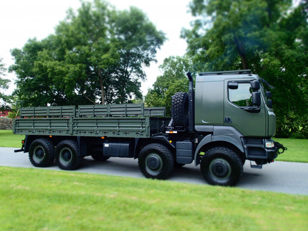 Грузовой автомобиль 8 8. Renault Trucks 8x8 военный. Renault Military Truck. Военный Renault Kerax. Mack Defence Kerax 8×8.