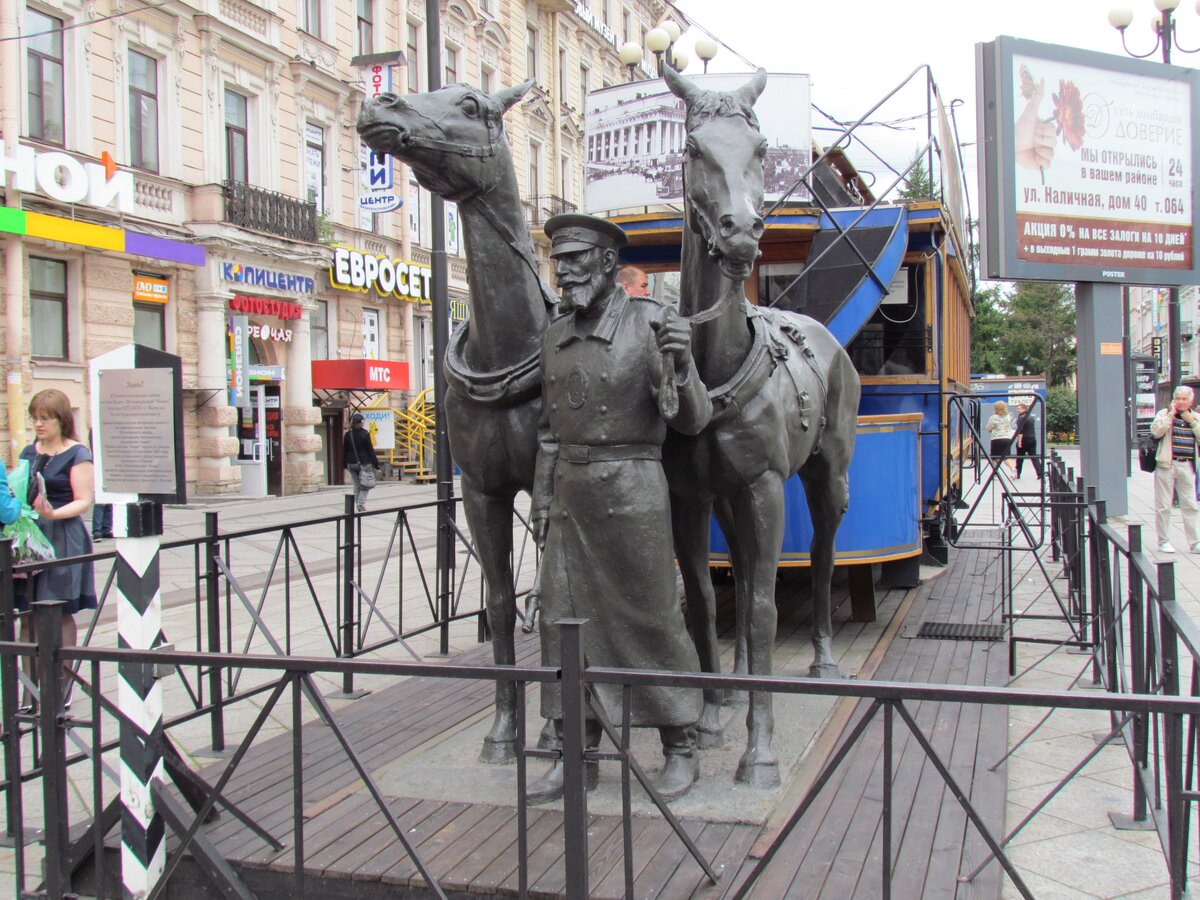 М Василеостровская памятник