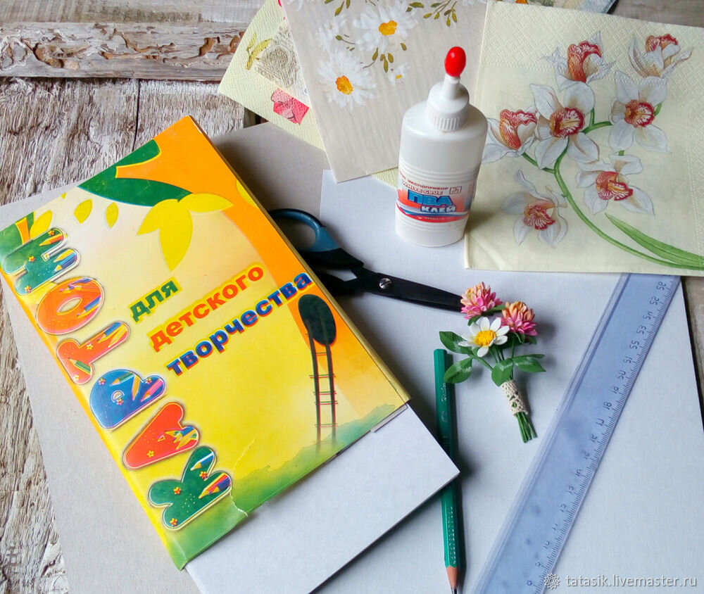 Сначала измеряем брошь, моя 6 см в ширину, 9 см в длину и 3.2 см в высоту. Далее берем картон и делаем разметку 3.5 см бортики, дальше ширина 6 см и снова ботик 3.5 см, затем в длину бортик 3.5, длина 9 см и снова бортик 3.5 см.