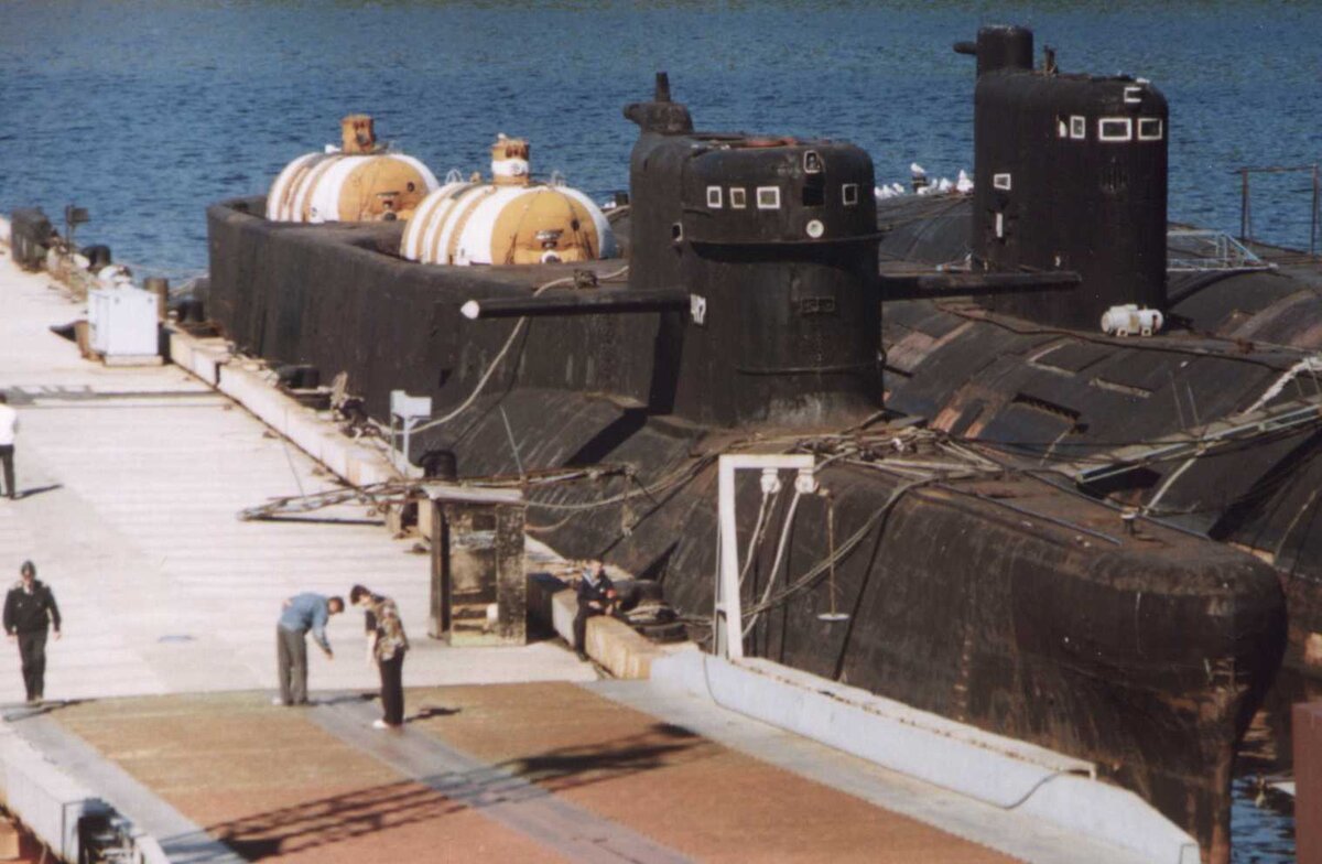 Подводная лодка «Ленок» пр. 940 в базе.