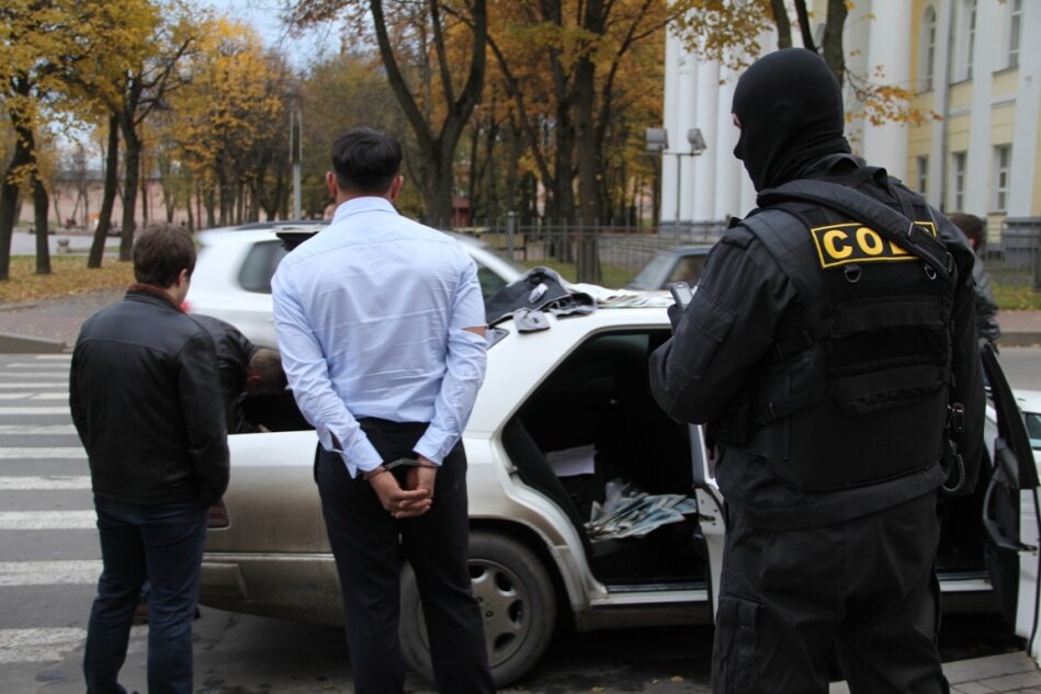 Наши дни фото бойцов СОБРа при задержании в Великом Новгороде