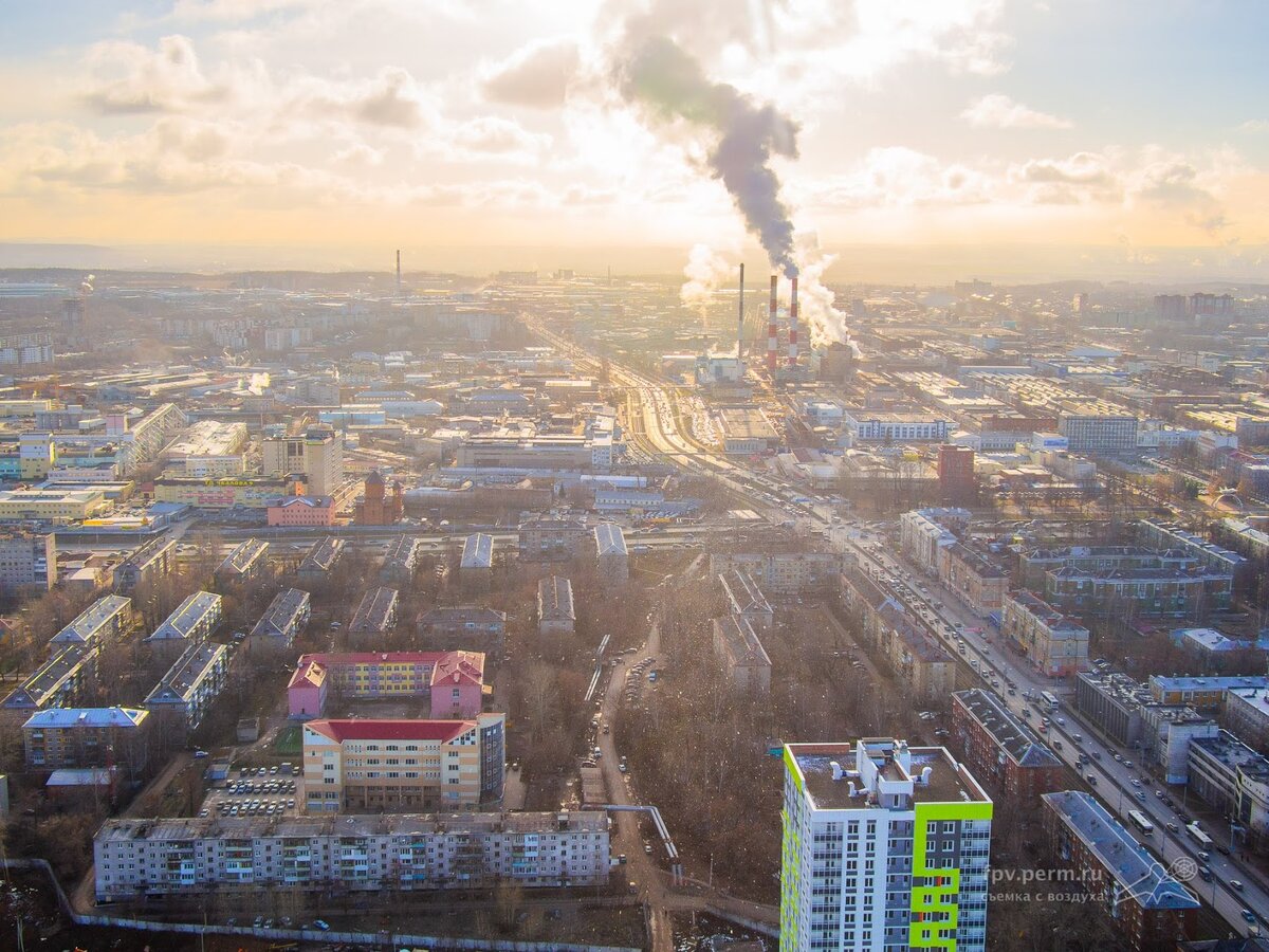 31. Улица Героев Хасана. Дымит (на самом деле - парит) Пермская ТЭЦ-6.