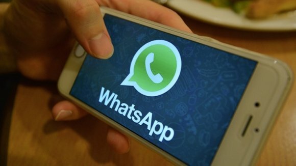 Пользователи мессенджера WhatsApp могут восстановить ранее удаленные сообщения. Об открытии сообщает газета Daily Mirror. Оказалось, что для это достаточно воспользоваться функцией резервного копирования.