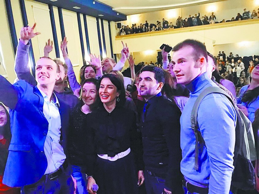 КАНДЕЛАКИ призналась, что ей не стыдно ни за одну свою работу. И, если бы пришлось начинать всё сначала, она бы сделала всё точно так же.