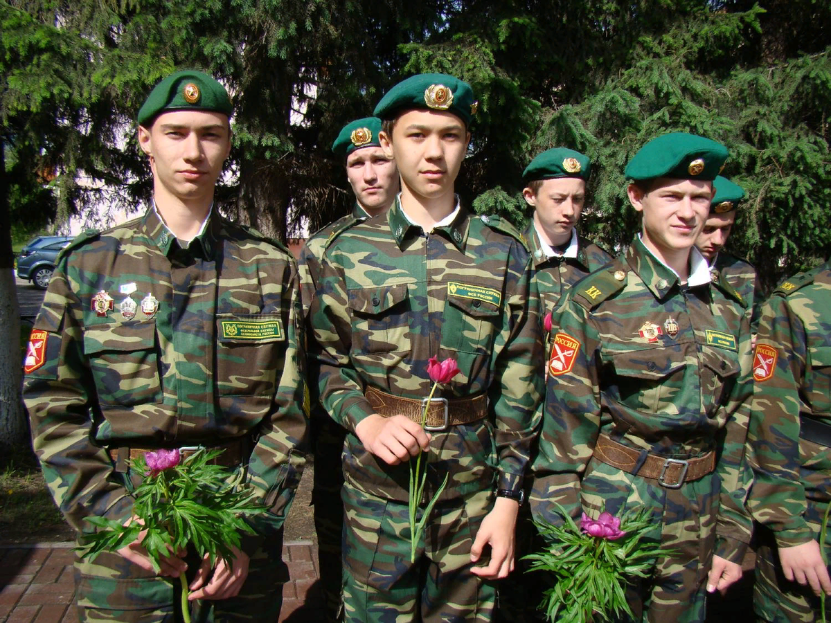 Пограничники сейчас. Полевая форма пограничников ФСБ РФ. Парадная форма погран войска. Погран войска ФСБ Полевая форма. Полевая форма пограничных войск ФСБ РФ.