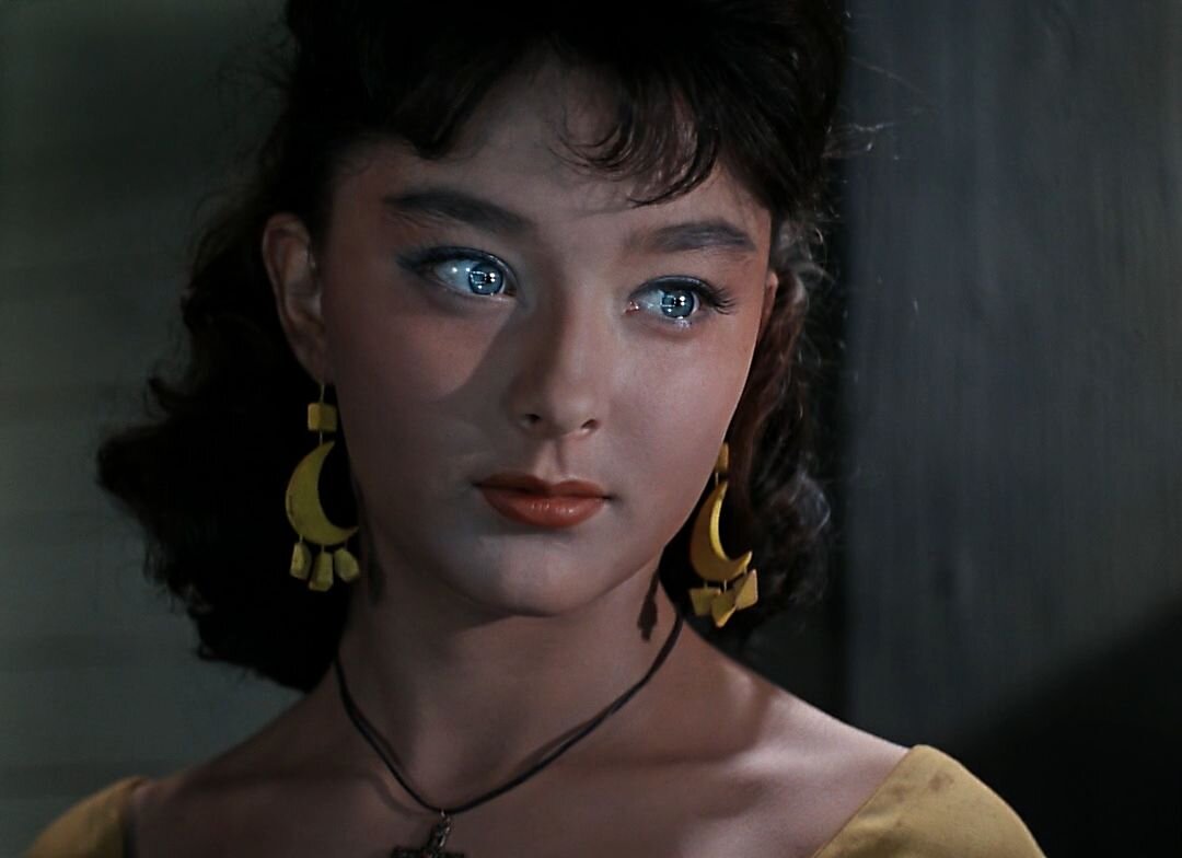 Очаровательная Анастасия Вертинская в фильме "Человек-амфибия" (1961)