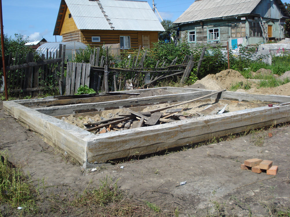 Источник фото - https://dachnoe-delo.ru/wp-content/uploads/2014/12/Stroitelstvo-fyndamentov-pod-banu.jpg