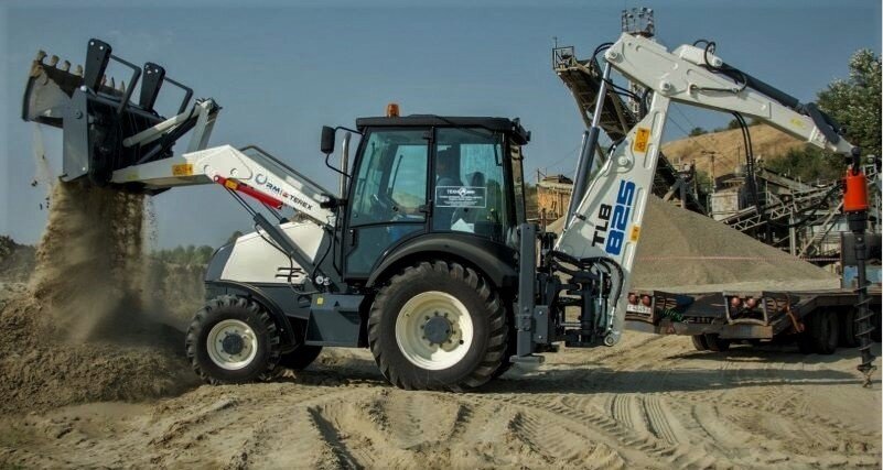 Экскаватор-погрузчик TLB-825