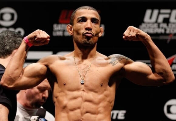 Гражданство: Бразилия Бразилия Кол-во боев: 29
Побед: 24
Нокаутом: 14
Год рождения: 1986
Весовая категория: полулегкий вес
плечами 26 побед при 2 поражениях. В интервью 12 апреля этого года он сказал, что больше не собирается быть хорошим парнем. Базовую подготовку его стиля боя составляет джиу-джитсу. Славится отличной защитой от тейкдаунов и имеет самую длинную беспроигрышную серию в ММА.
