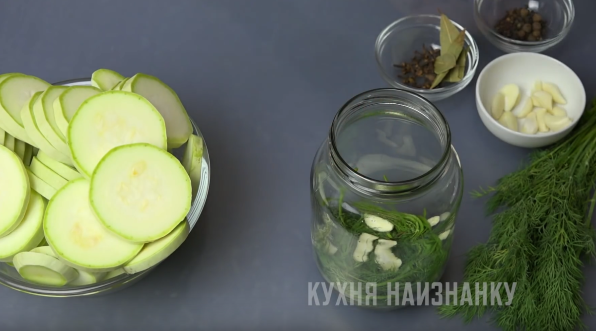 Кухня наизнанку огурцы дзен. Кухня наизнанку огурцы на зиму. Кухня наизнанку огурцы на зиму маринованные. Маринование огурцов к кухне наизнанку. Кухня наизнанку огурцы на зиму в банках.