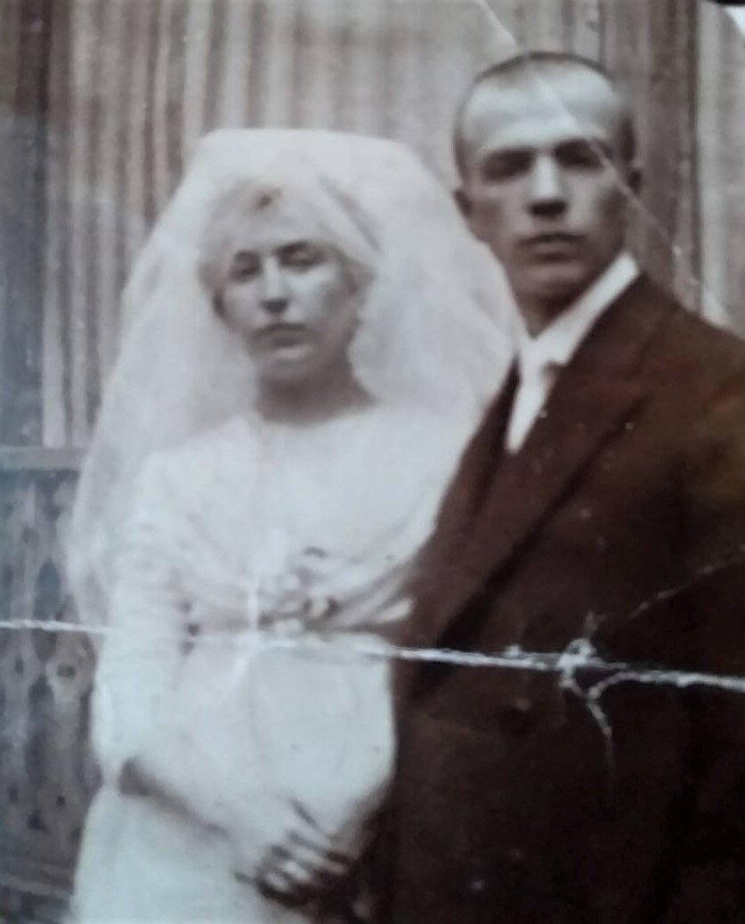 Бабушка и дедушка перед венчанием, 1908 г.