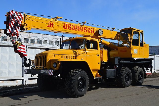 Крановая установка КС-3574 на шасси «Урала»