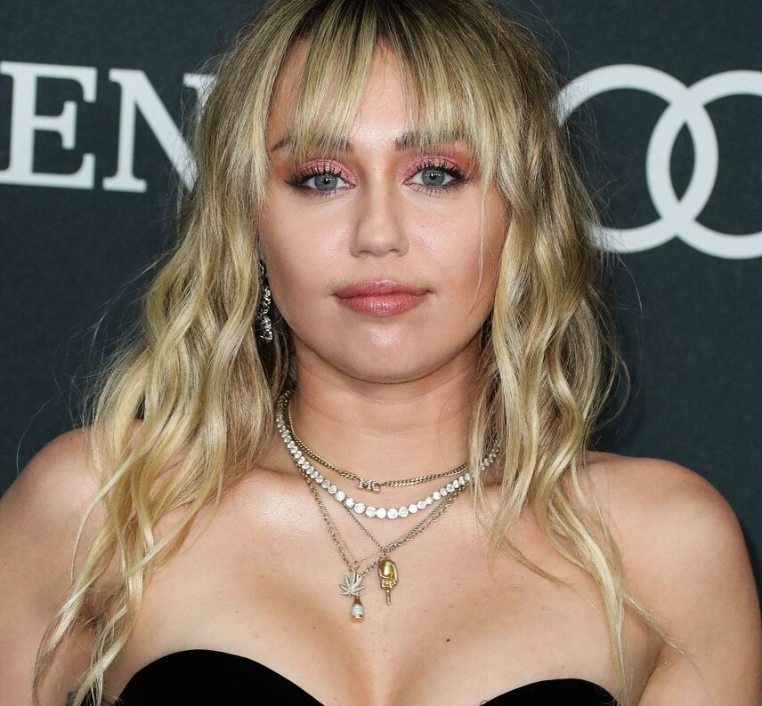 Майли и сейчас не оставляет карьеру актрисы ​
Фото: legion-media.ru